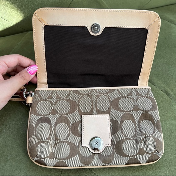 Coach Signature Beige Light Tan Canvas Leather Flap Clutch Wallet Wristlet Strap - Picture 5 of 6